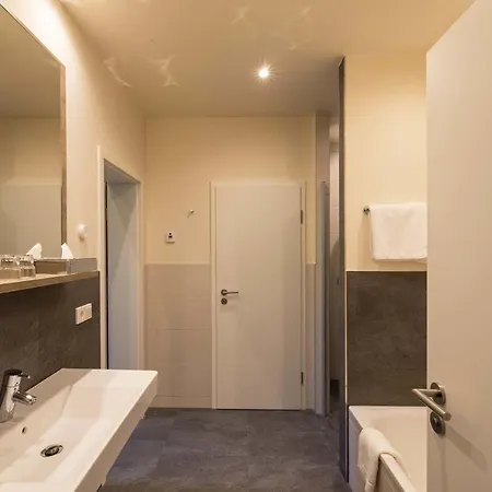 Deutschherrenhof Vendégház 3*