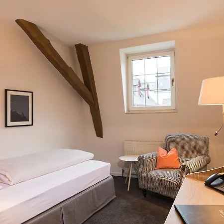 Deutschherrenhof Цельтинген-Рахтиг