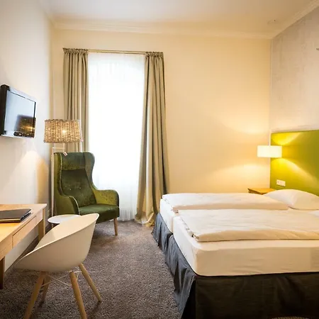 Deutschherrenhof 3*