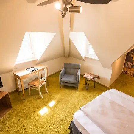 Deutschherrenhof 3*
